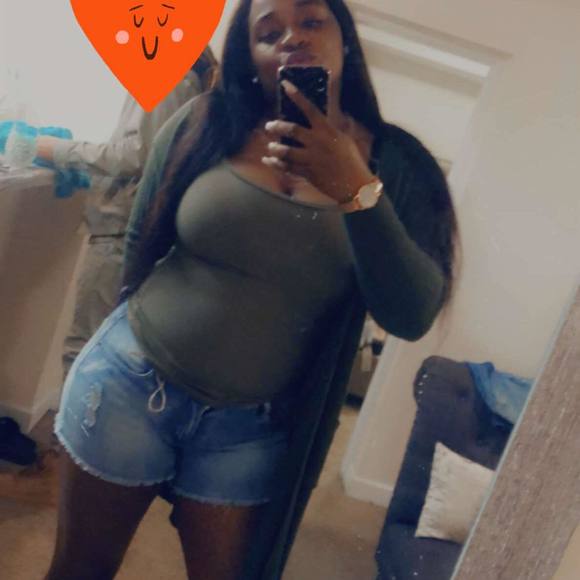 Poshmark profile picture for @squeeze
